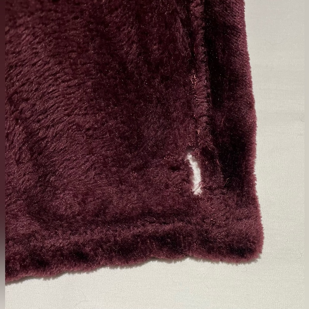 Cabeau Travel Blanket - Picture 5 of 5